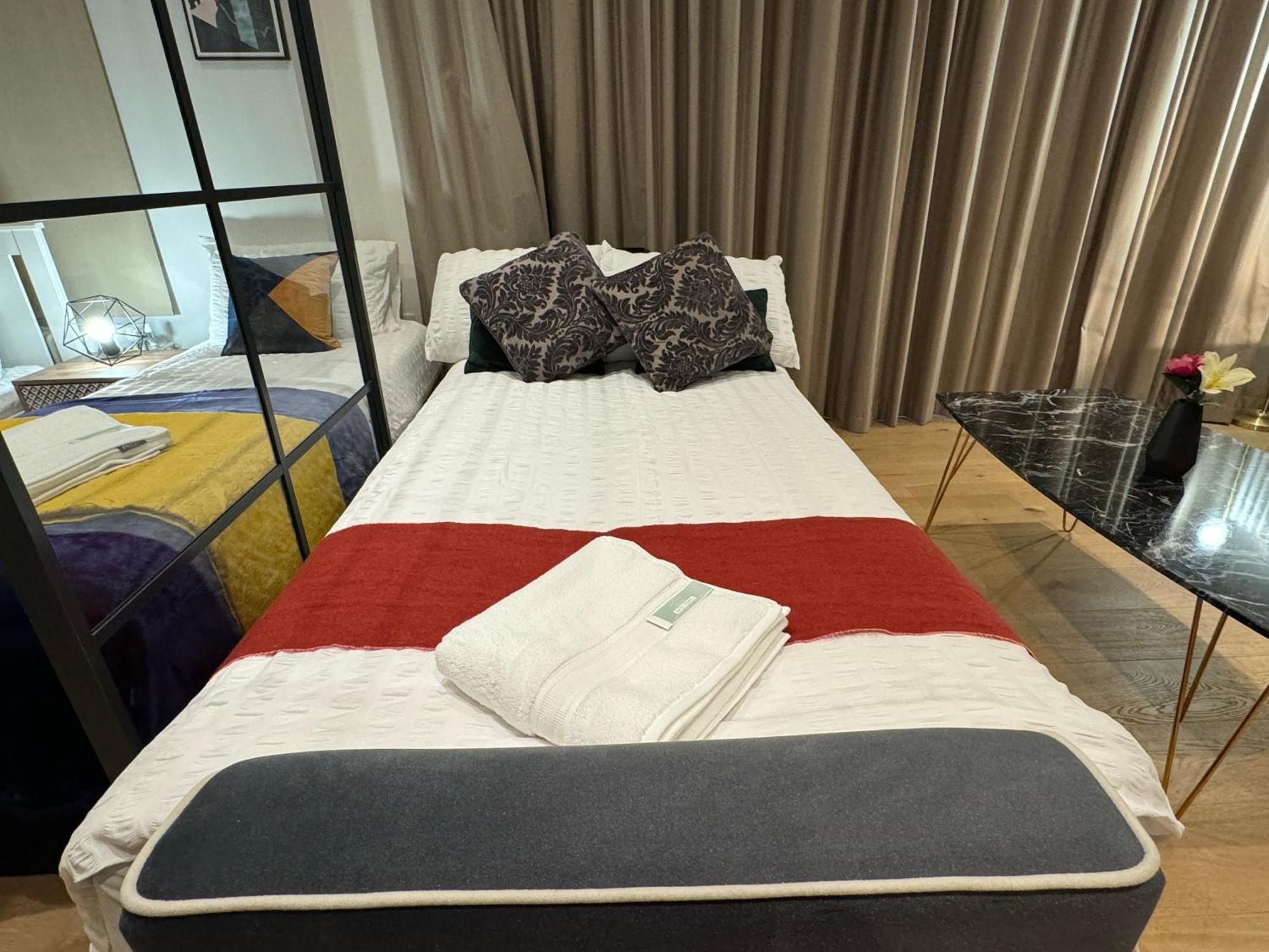 Amazing Cosy Apartment, Next To O2 Arena And Close To London Excel, Secure Parking Eksteriør billede